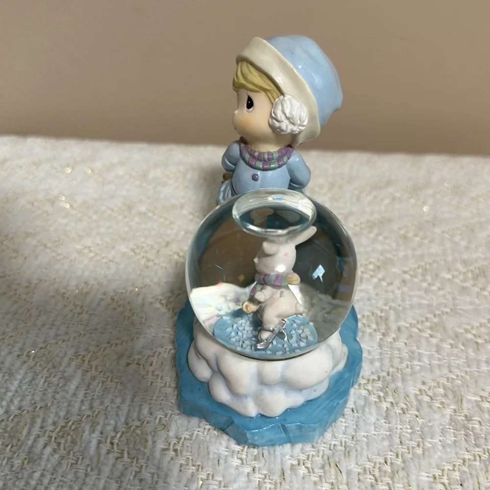 Precious Moments Ice Skating mini Snowglobe 1999